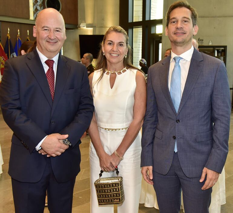 Matías Maloberti, Marisel Ibáñez y Elías Saba.