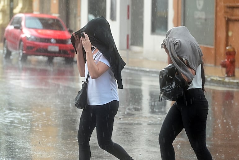 Meteorología anunció lluvias y tormentas desde las primeras horas del jueves hasta la tarde del viernes.