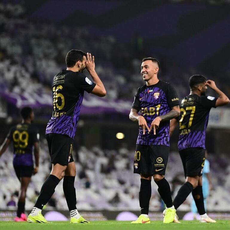 Alejandro Romero Gamarra (10), en pleno festejo en la victoria del Al Ain.