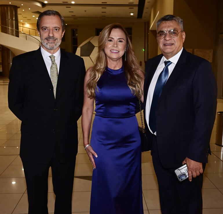 Carlos Bruni, Lourdes Cabral y Rodolfo Durelli.