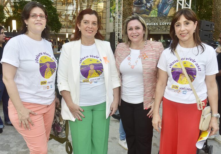 Verónica Heilborn, Cynthia Figueredo, ministra de la Mujer; Silvia Blasco y Rocío Galiano.