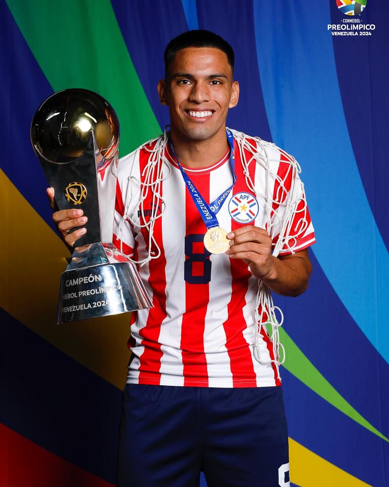 Diego Gómez (21 años), capitán de la selección nacional Sub 23, debutante.