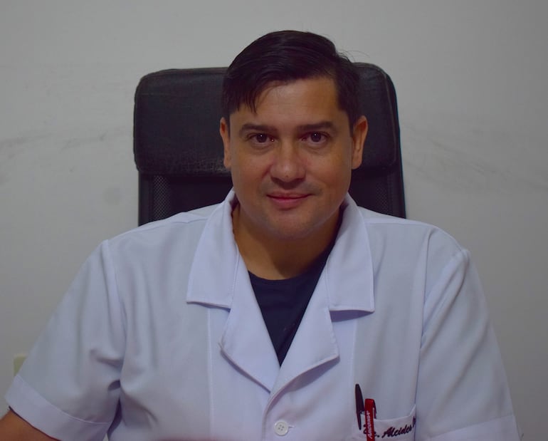 Director del Hospital Distrital de Carapeguá, Dr. Alcides Ochoa.