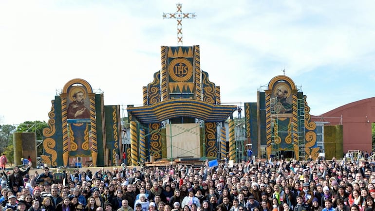 El artista Koki Ruiz fue el creador del Retablo de Maíz que se utilizó durante la visita del papa Francisco al Paraguay.