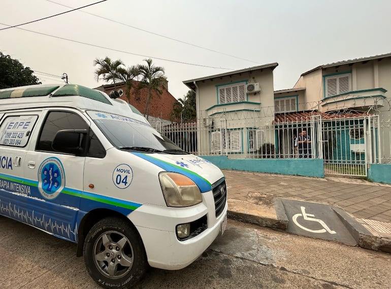 Fachada del establecimiento médico del primo del senador Enrique Salyn Buzarquis.