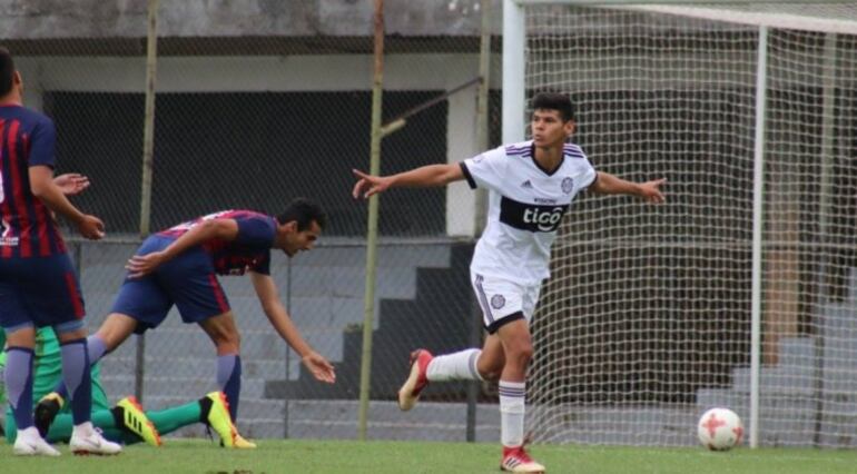 Robert Morales, durante su paso por Olimpia.