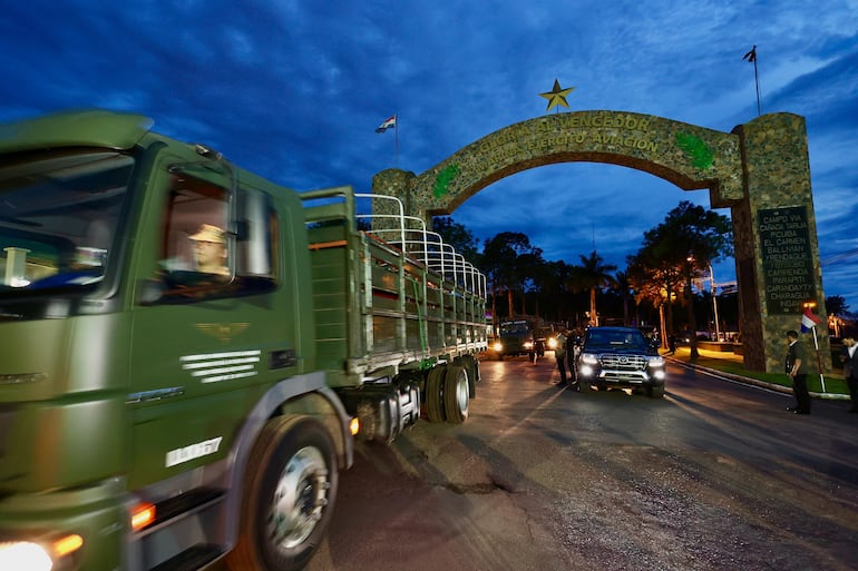 Esta madrugada partió otro convoy de agua y víveres para asistir a pobladores afectados por la sequía en el Chaco.