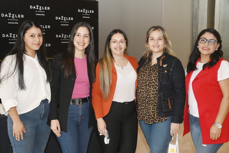 Sofía Olmedo, Letizia Mereles, Alexandra Aranda, Renée Mendoza y Sary Olmedo.