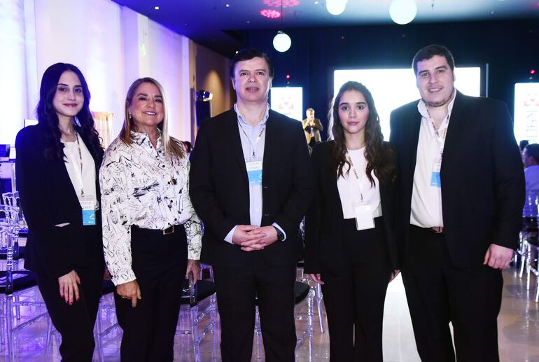 Zoe Martínez, María Puig, Nelson Carreras, Jessica Cáceres y Renato Ortellado. 