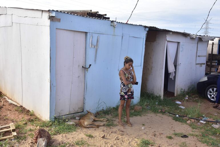 Algunas familias se oponen a ser desplazadas sin las mínimas condiciones de humanidad.