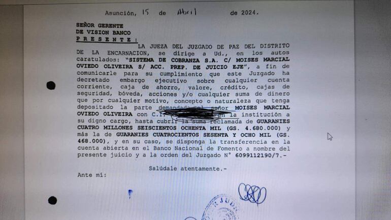 
Esta es una de las resoluciones emitida desde el Juzgado La Encarnación que está toda borroneada enviada a uno de los denunciados 