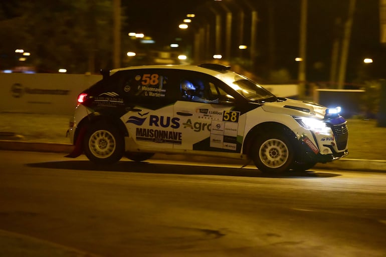 El argentino Federico Maissonave (Peugeot 208 Rally4) lidera provisionalmente la F2 en la espectacular cita motor en el Sur.