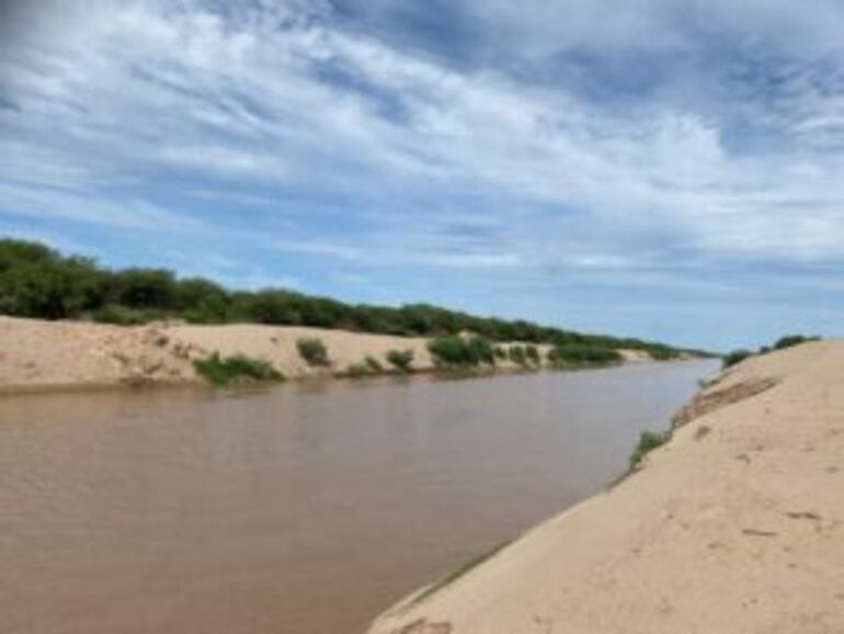 Río Pilcomayo llegó a General Díaz en el Chaco. (gentileza).