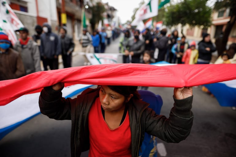 Campesinos se manifiestan frente al Ministerio de Agricultura