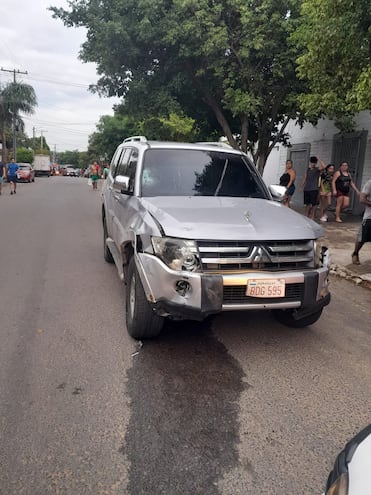 Vehículo robado en Asunción que fue encontrado tras accidente de tránsito en Fernando de la Mora.