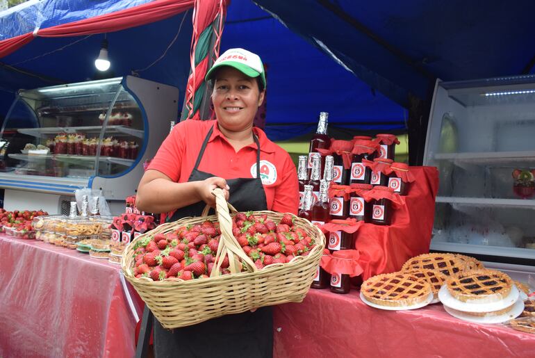 Este año hay abundante frutilla para preparar deliciosos postres.