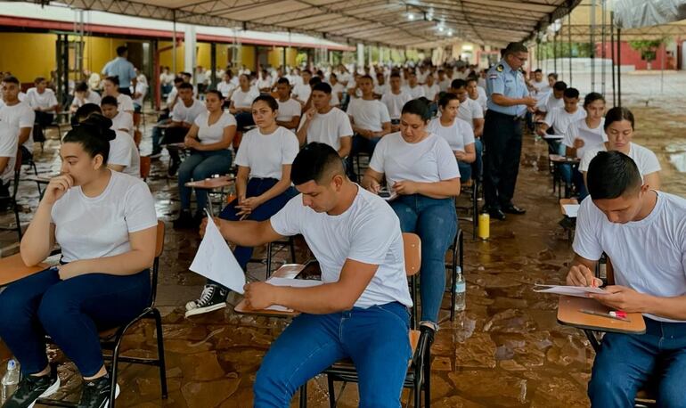 Imagen ilustrativa: miles de jóvenes, tanto hombres como mujeres, buscan año a año incorporarse a la Policía Nacional.