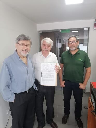 Entregaron hoy en mesa de entrada de la presidencia de la República, la nota firmada por 66 organizaciones, Oscar Rivas, Ricardo Canese y David Cardozo, de Sobrevivencia, Amigos de la Tierra Paraguay e Itaipú 2023 Causa  Nacional.