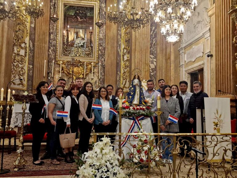 La Virgen de Caacupé cuya imagen se encuentra en la Basílica de Mercé de Barcelona congrega a los paraguayos en cada actividad. 