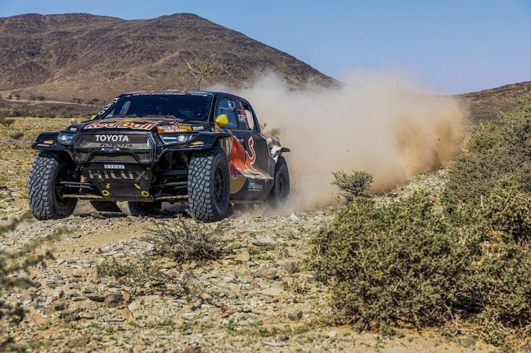 Lucas Moraes y Armand Monleón tuvieron un gran rendimiento en la etapa de ayer al mando de la Toyota GR DKR Hilux del TGR.