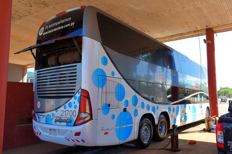 Poco más de 10 kilos de presunta marihuana fueron incautados del interior de un bus de la empresa "La Santaniana" en Villarrica.