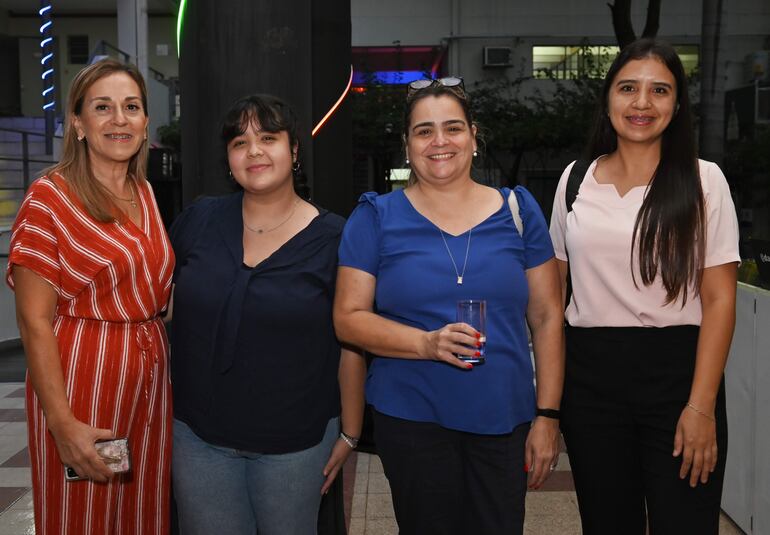 Nancy Meyer, Brisa Pereira, Rocío Lemoign y Pamela Esquivel.