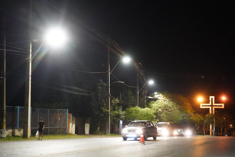 ANDE instaló 422 nuevos equipos de iluminación LED para las fiestas marianas en Caacupé.