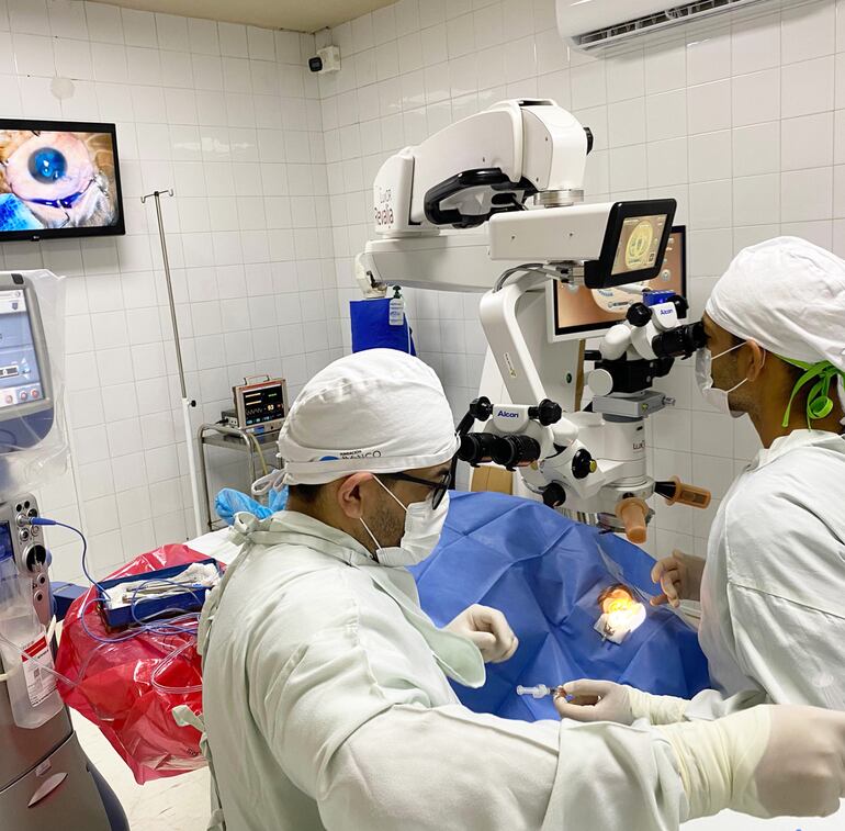 Profesionales de alto nivel tienen a su cargo intervenciones quirúrgicas en la Fundación Banco de Ojos.