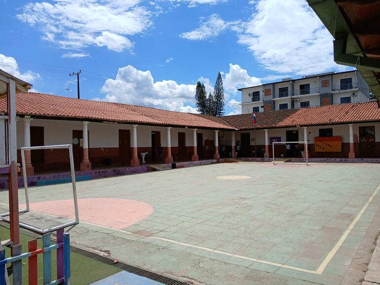 Patio de la Escuela Cervantes de Villarrica.