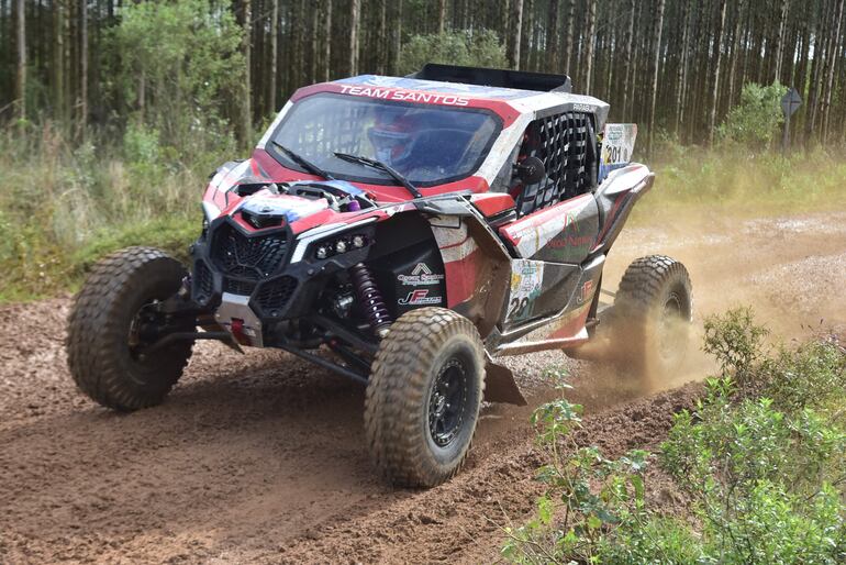 En UTV Turbo, el triunfo fue para Óscar Santos y Mirna Pereira con el Cam-Am Maverick X3.