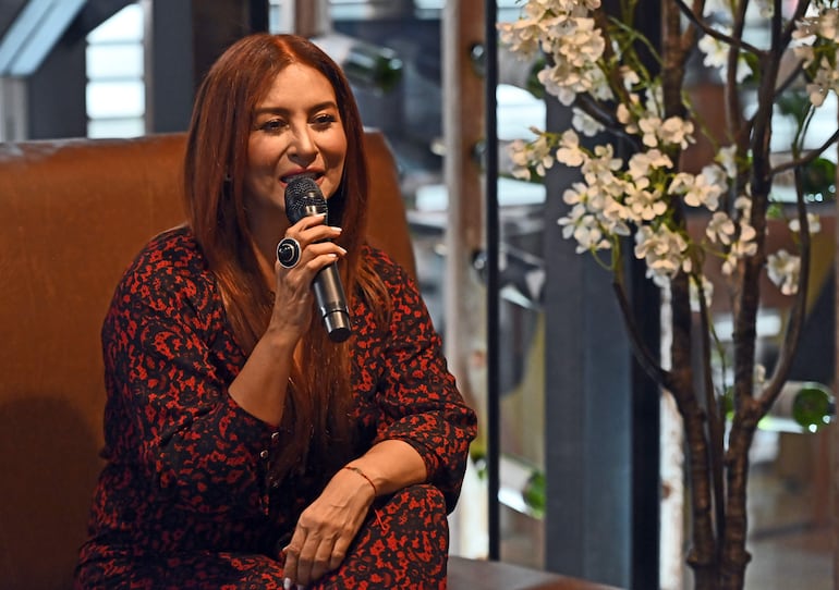 La cantante Myriam Hernández durante la conferencia que ofreció anoche en su hotel, de cara al show que ofrecerá hoy en el SND Arena.