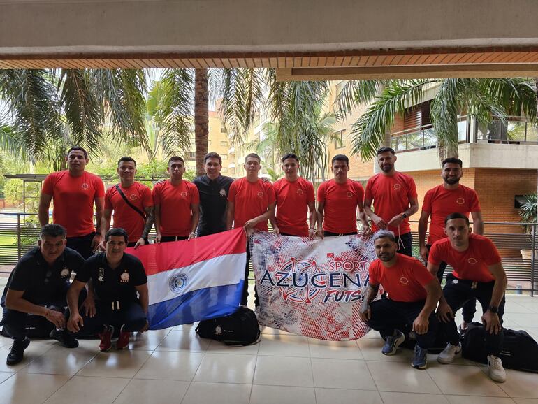 Jugadores y miembros de la delegación del Sport Azucena ovetense que viajó a Colombia.