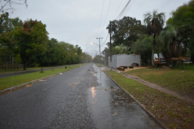 El temporal seguirá hoy en el transcurso de la jornada y sobre todo en horas de la noche, de acuerdo a lo indicado por la Dirección Nacional de Meteorología.