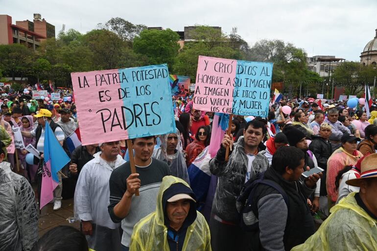 Movilización en contra del Plan de Transformación Educativa.