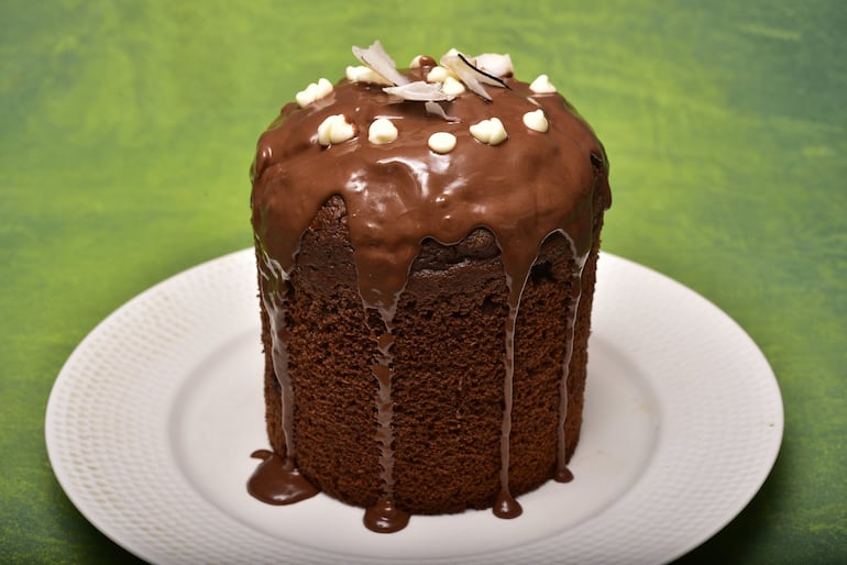 Panettone o pandulce de chocolate.