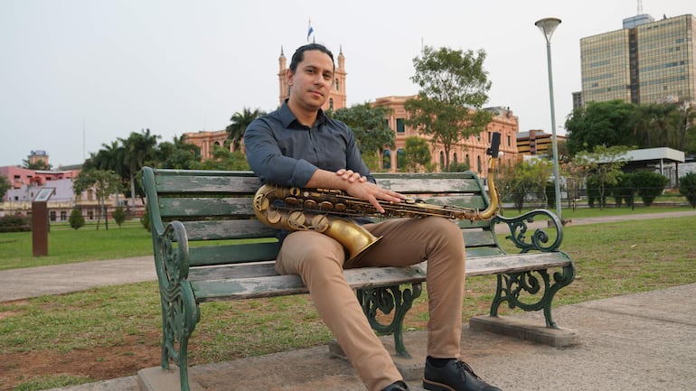 “Música popular instrumental y jazz del Paraguay” es el nombre del libro que lanzó el músico paraguayo Bruno Muñoz.