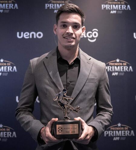 Damián Bobadilla, ex Cerro Porteño, durante los Premios de la APF.