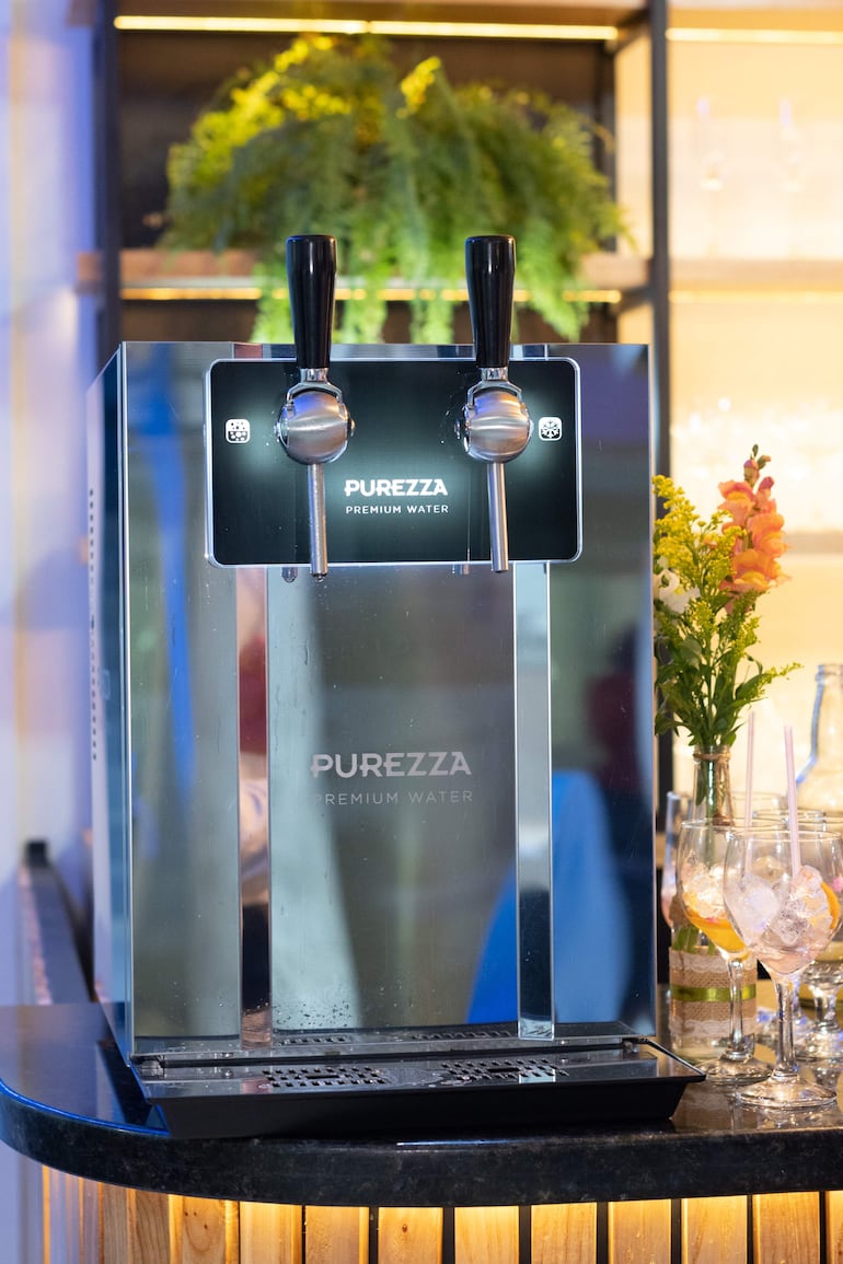 Purezza es la línea de agua premium que Culligan tiene para los hoteles y restaurantes.