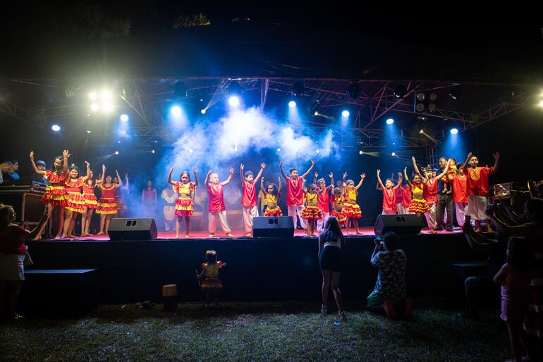 Imagen del elenco infantil de danza Kamba Kua San Baltazar.