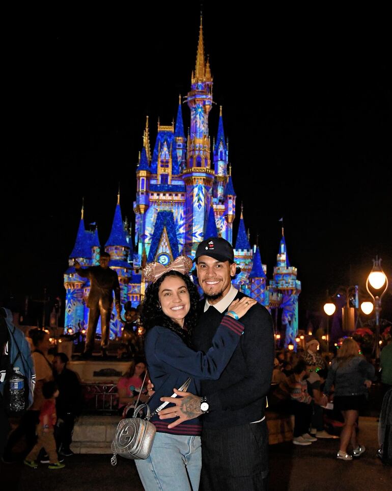 ¡Enamorados en Disney! Jazmincita Torres y Gustavo Gómez. (Instagram/Gustavo Gómez)