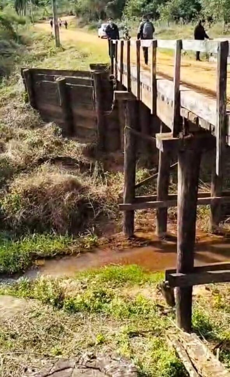 El puente ya cumplió su vida útil y representa un riesgo para la vida de los usuarios. 