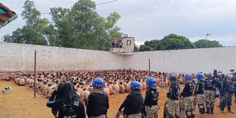 Requisa de hoy en la penitenciaría regional de Villarrica, que se encuentra intervenida desde inicios de este mes.