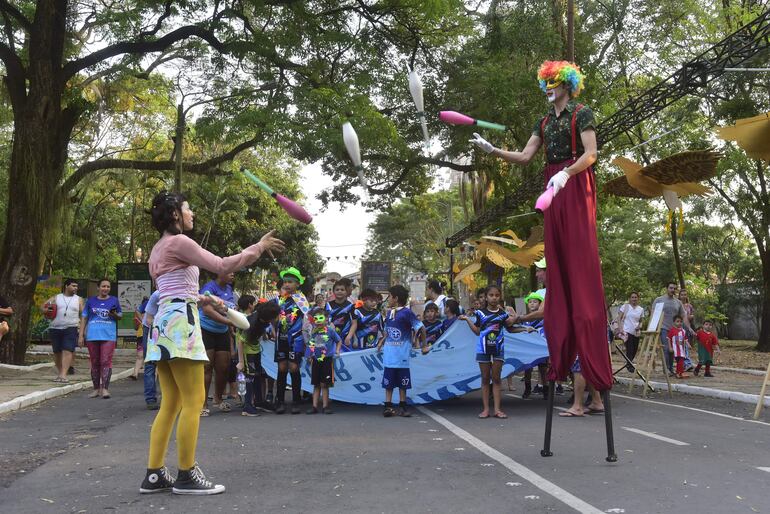 El "Corso de las Flores" del Parque Bernardino Caballero, dio la bienvenida a la primavera.