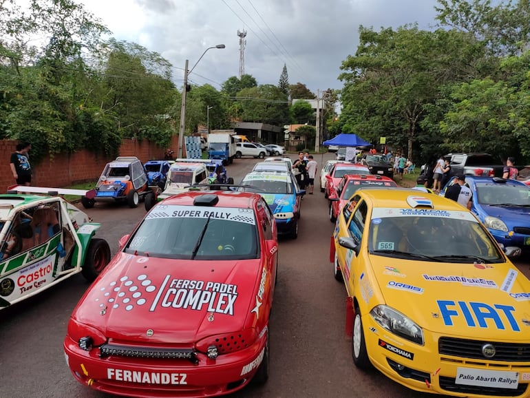 Así aguardaba el parque motor el inicio de la primera prueba especial, en la previa de la carrera.