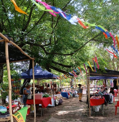 Imagen de una de las ferias culturales en Areguá.