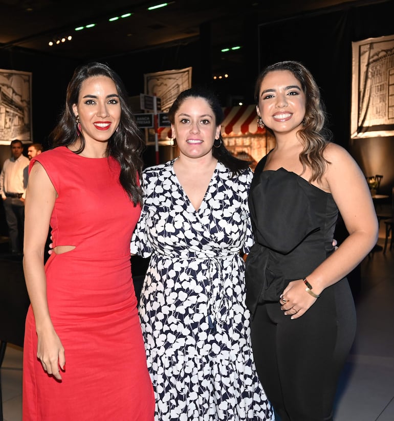 Adriana Quintana, Gloria Ramírez y Kamila Brítez. 