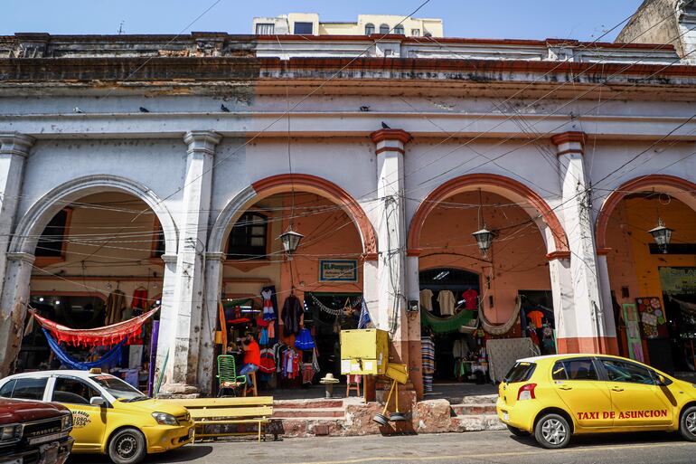 Fotografía de la fachada del Corredor La Recova de Asunción, uno de los sitios históricos que están dentro del proyecto de restauración.