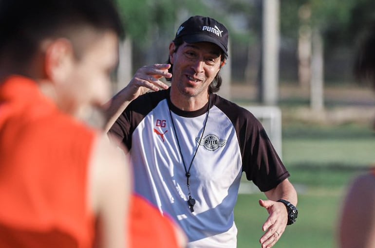 El técnico argentino Daniel Garnero cerró su segundo ciclo en Libertad.