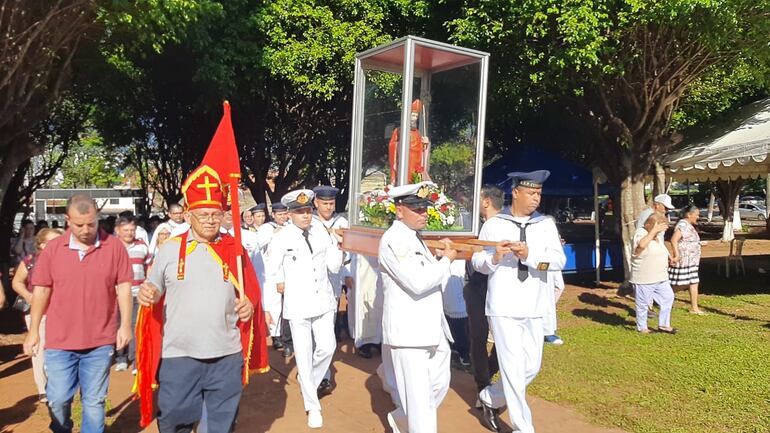 Con una procesión y misa concluyó este lunes la serie de actividades en honor a San Blas, santo patrono de Ciudad del Este, que además celebra sus 68 años de fundación. El párroco de la Catedral, Ernesto Zacarías, pidió a los esteños practicar más la justicia para desterrar la mala imagen de la ciudad.