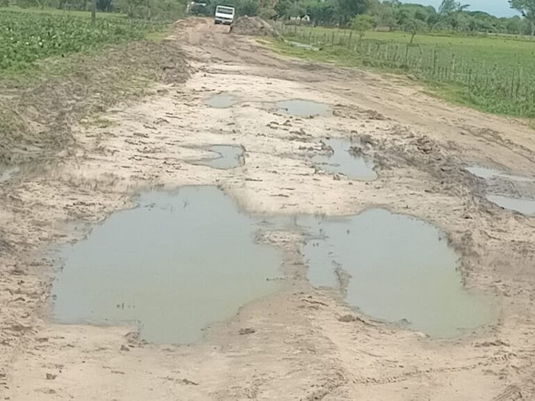 El camino a Laguna Itá se encuentra en pésimo estado.